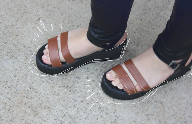 flatforms, flatform sandals, brown and black flatforms