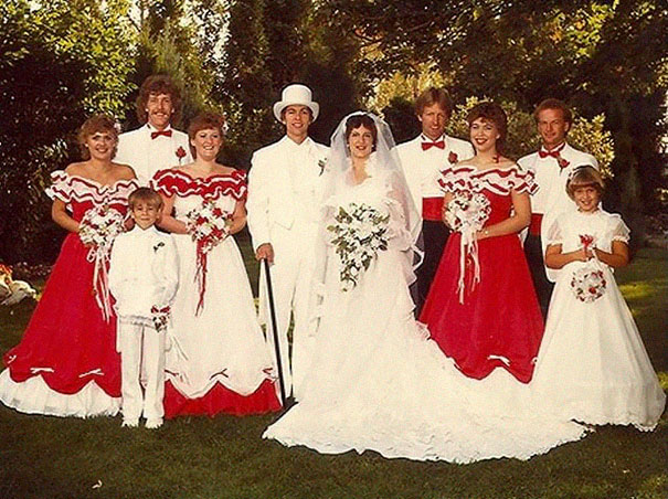 22 Super-Kitch Retro Bridesmaids Dresses Prove How Much Traditions Have Changed