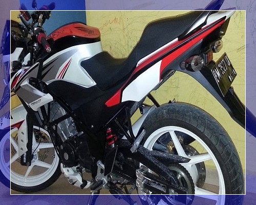 Gambar modifikasi  cb150r  terbaru hitam  facelift full 