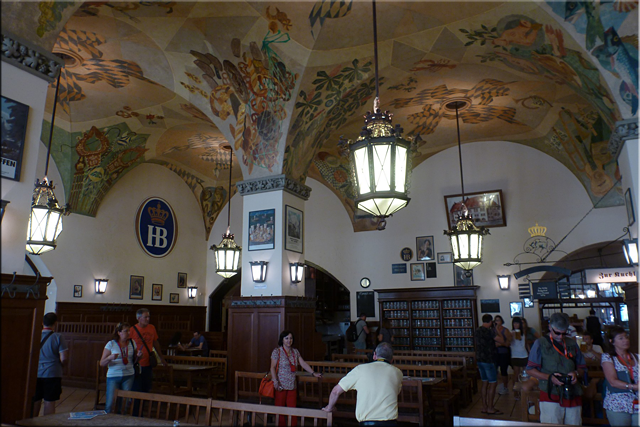 Interior de Hofbräuhaus, la cervecería más antigua de Munich