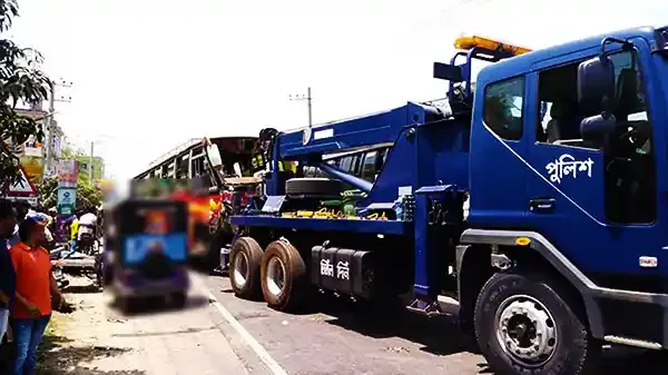 বগুড়ায় কাভার্ডভ্যান ও বাস সংঘর্ষে নিহত বেড়ে ৪