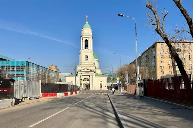 Стремянный переулок, Дубининская улица, храм святых мучеников Флора и Лавра