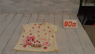 中古品　子供服　１００ｃｍ　ＨｏｔＢｉｓｃｕｉｔｓ　イチゴプリント　半袖トップス　３３０円