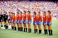 SELECCIÓN DE ESPAÑA. Temporada 1981-82. Arconada, Camacho, Juanito, Santillana, Gordillo, Alexanco, Tendillo, Urquiaga, Perico Alonso, Quini y Zamora. SELECCIÓN DE ESPAÑA 1 SELECCIÓN DE ALEMANIA FEDERAL 2. Viernes, 02/07/1982. XII Copa del Mundo España 1982, 2ª fase, Grupo B, 2º partido. Madrid, España, estadio Santiago Bernabeu: 100.000 espectadores. Árbitro: Paolo Casarín, Italia; linieres: Wöhrer, Austria; Palotai, Hungría.