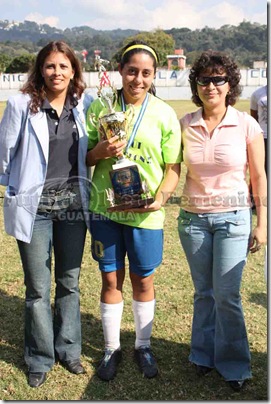 capitana del equipo Campeon Unifut y dirigencia de LNFFG