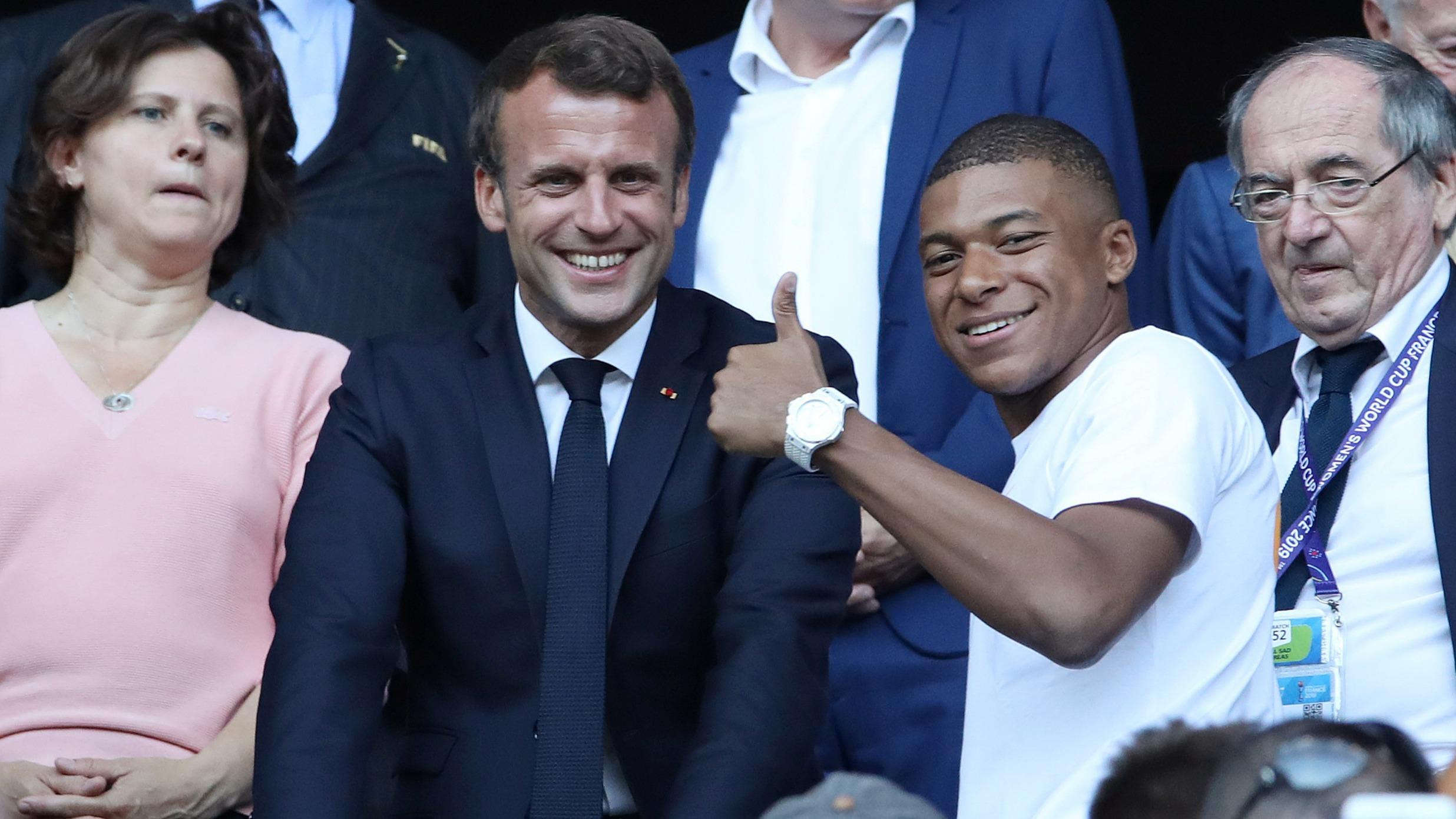 Presidential Dinner at Élysée Palace: Macron Hosts Mbappé and Al-Khelaifi **Introduction: An Elite Gathering at the Élysée** In a surprising revelation by the French newspaper "Le Parisien," a prestigious dinner at the Élysée Palace is set to take place on Tuesday. French President Emmanuel Macron has extended invitations to Paris Saint-Germain star Kylian Mbappé and the club's president, Nasser Al-Khelaifi. This event coincides with the visit of Qatar's Amir Sheikh Tamim bin Hamad Al Thani to the French President.