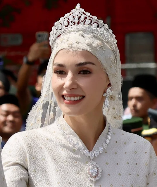 Yang Mulia Dayang Anisha Rosnah wedding dress by Silk Collective. Diamond tiara, diamond necklace and diamond earrings