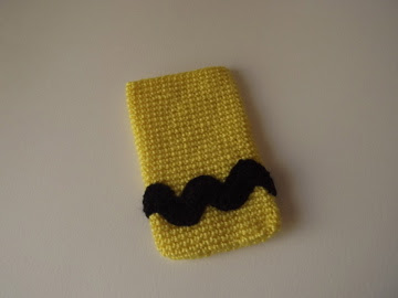 funda móvil crochet Charlie Brown