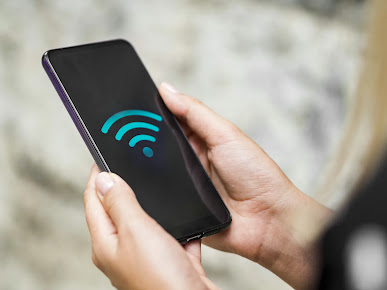 Simbol WiFi adalah gambaran koneksi jaringan nirkabel yang memungkinkan perangkat untuk terhubung ke internet atau jaringan lokal. Dalam dunia yang semakin terhubung ini, koneksi WiFi menjadi sangat penting bagi kebanyakan orang untuk melakukan berbagai aktivitas online, mulai dari bekerja hingga bersosialisasi.