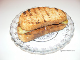 Sandwich cald cu banane si ciocolata retete culinare,