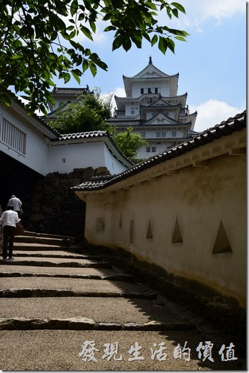 之所以覺得「姬路城」比較好逛的原因之一就是樓梯比較少，取而代之的是坡度不大的斜坡。