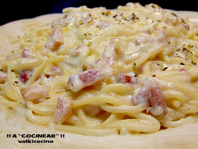 Espaguetis a la carbonara con nata