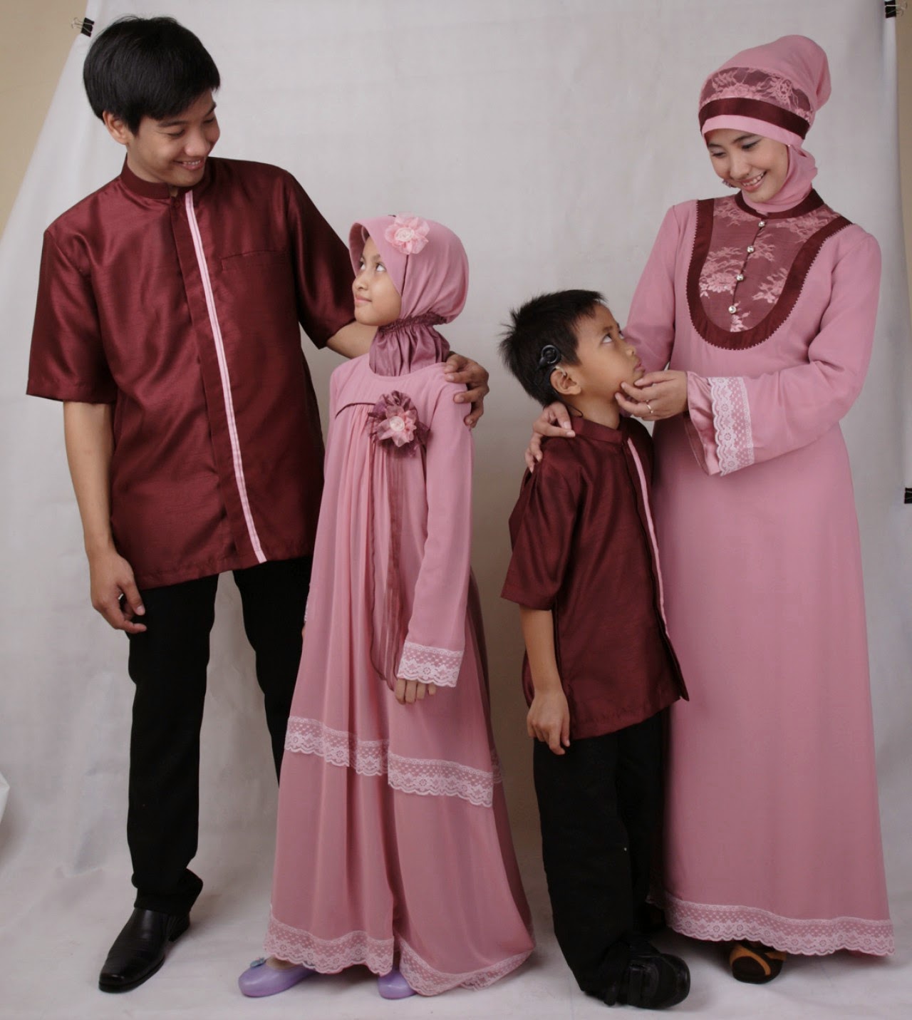 Model baju  keluarga  muslim seragam  kembar terbaru 2019