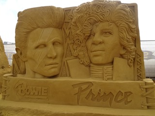 2016.08.12-069 David Bowie et Prince