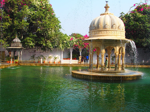 Inde, Udaipur,  le jardin de Gulab Bagh