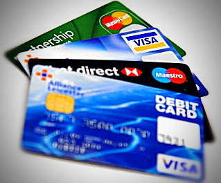 perbedaan-fisik-kartu-kredit-debit.jpg