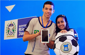 Estado do Rio premia alunos com bom rendimento no Saerj 2013