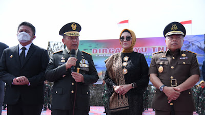 Dirgahayu TNI ke-77, Ketua DPRD Sumsel Anita Noeringhati Ikut Upacara di Benteng Kuto Besak Palembang 