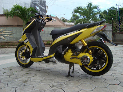 Motor Honda Vario Modifikasi warna serasi http://ceriwis-boplo.blogspot.com/