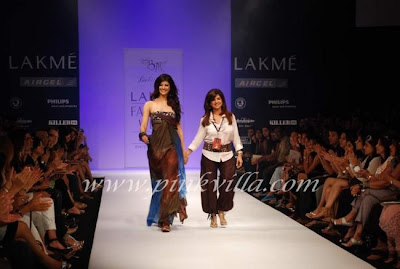 Pooja Bhatra Walks on the Ramp @ Babita Malkani show