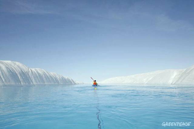 Petermann-Glacier-Blue-River