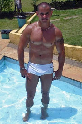 Swimpixx blog for sexy speedos, free pics of speedo men, hot men in speedos and swimwear. Brazilian homens nos sungas abraco sunga