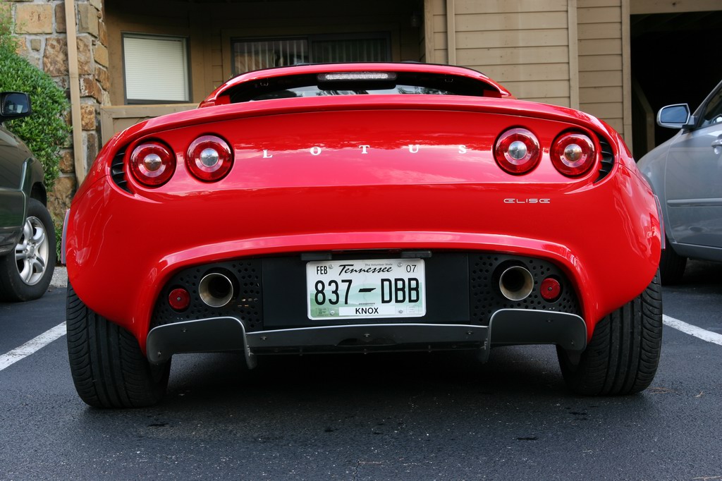 In perfect Lotus Elise S2 style