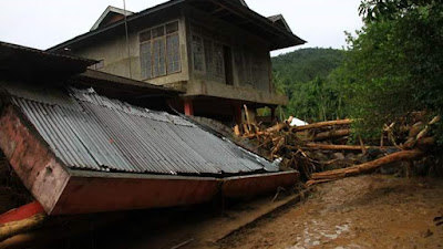 Batang Surantiah Meluap, Satu Rumah Hanyut Puluhan Lainnya Rusak Berat