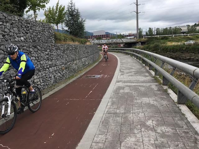 Carrilbici en la ribera del Galindo