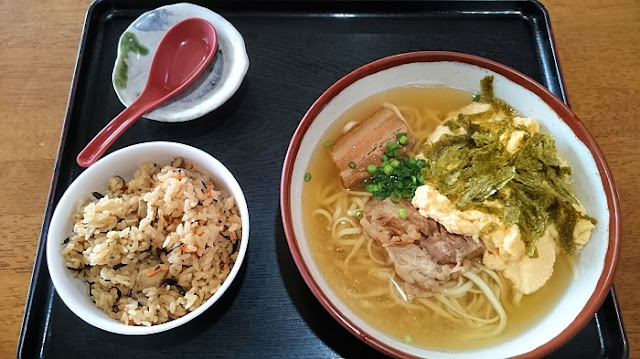 麺そーれそば(大)とじゅうしーの写真