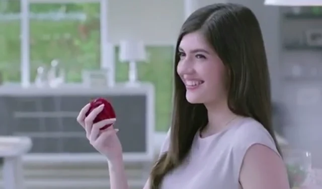 Cewek Cantik Bule Iklan Kulkas Polytron: Belleza 3 Daria Fedyunina