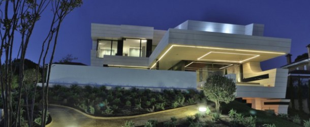  Rumah  Balkon Modern  dengan Sentuhan Futuristik  Rancangan 