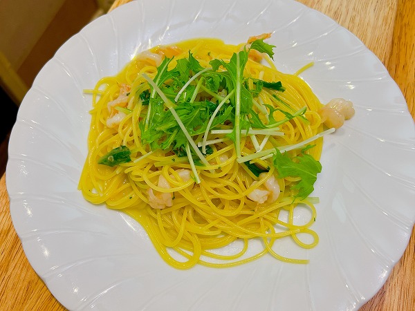 小エビと水菜の白ワインソースパスタ