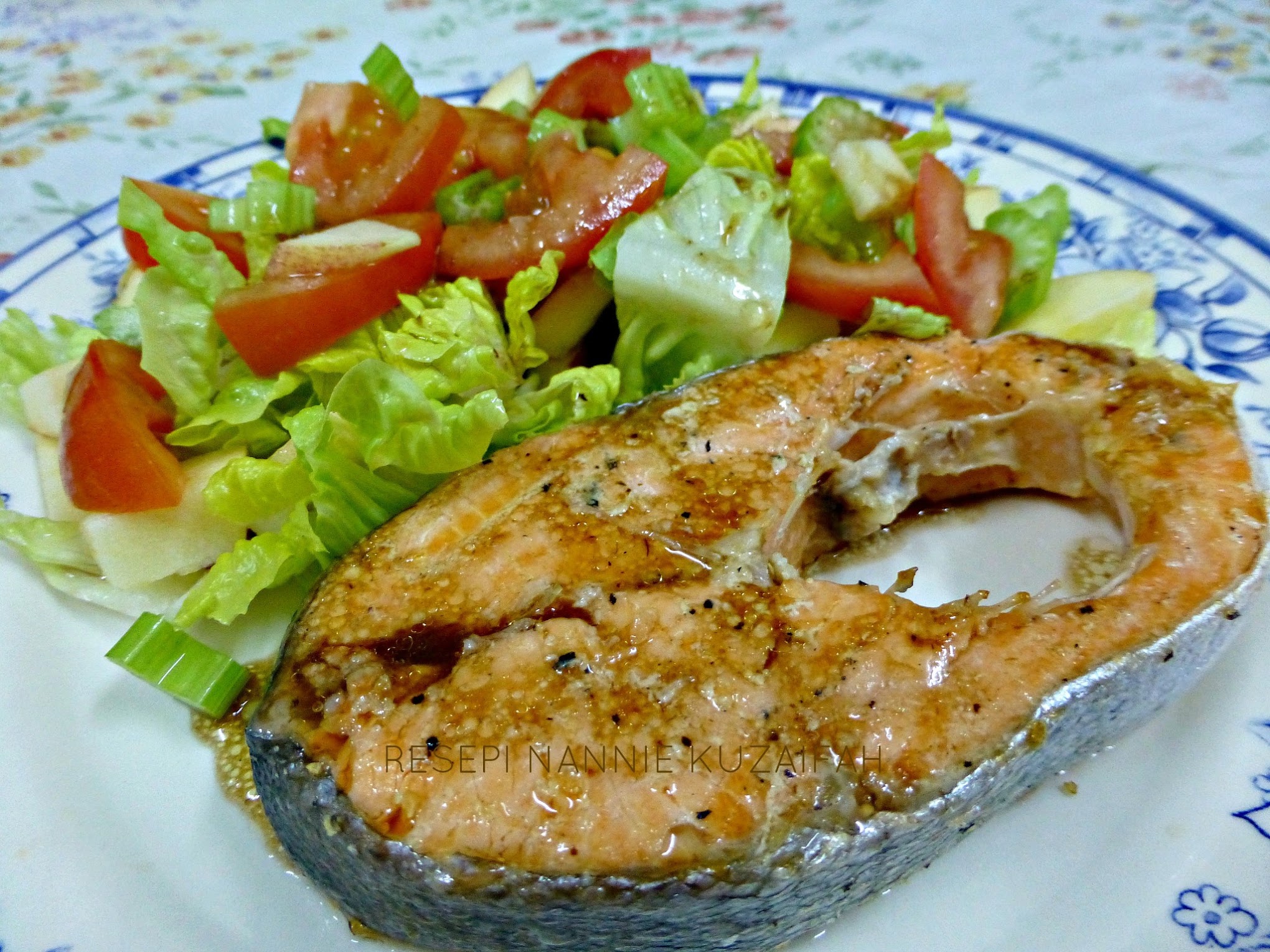 RESEPI NENNIE KHUZAIFAH: Salmon grill & salad