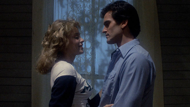 Denise Bixler e Bruce Campbell como Linda e Ash no filme 'Uma Noite Alucinante 2', de Sam Raimi