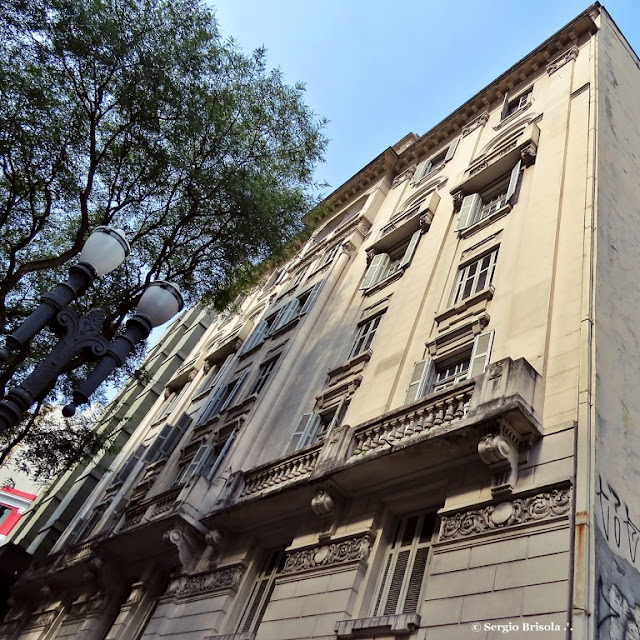 Perspectiva inferior lateral do Edifício Mococa - República - São Paulo