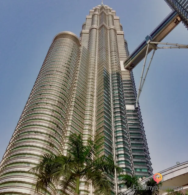 menara kembar petronas destinasi wisata terbaik malaysia