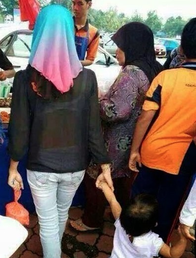 Koleksi ‘Pemandangan Indah’ Yang Membinasakan Ibadat Puasa Di Bazar Ramadan