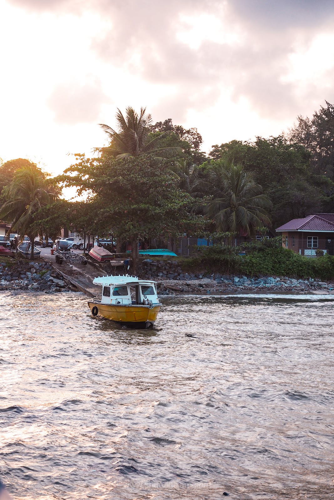 Matahari Terbenam Di Tanjung Balau