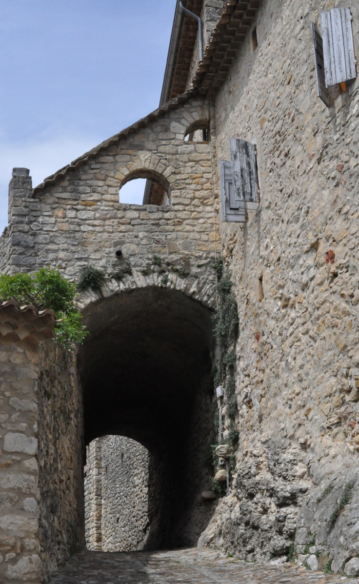 Très beau village de la Roque sur Céz