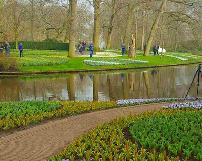 Keukenhof  (The Tulips Garden), Tempat Wisata di Belanda Terbaik yang Wajib Dikunjungi, wisata belanda murah, tempat wisata di amsterdam, tempat wisata di belanda saat musim dingin, tempat belanja di belanda, paket wisata belanda, tempat romantis di belanda, taman bunga belanda, taman belanda