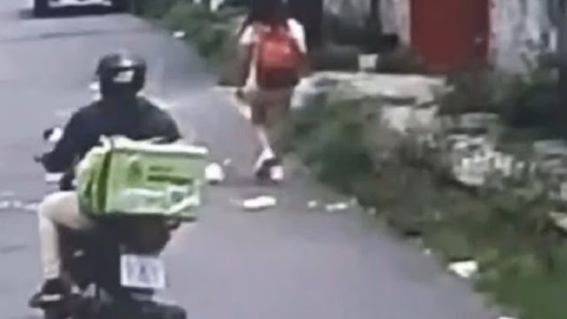 Caminhando na rua, mulher é surpreendida por apalpada de homem