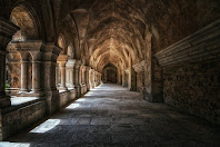 Kuva luostarin käytävästä