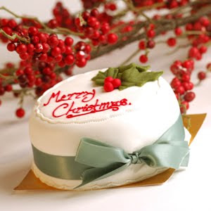 Decorated Merry Christmas cake written red letters image free Christmas wallpapers and Santa Claus Christmas photos download for free