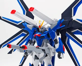 REVIEW Bandai HGCE 1/144 STTS-909 Rising Freedom Gundam