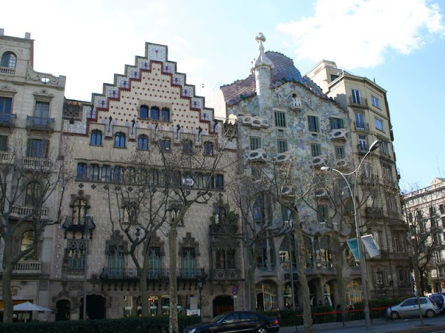 Houses "Ametler" (not Gaudi's) and "Batllo" alley "Gracia" № 43, Barcelona, ​​1904-1906.