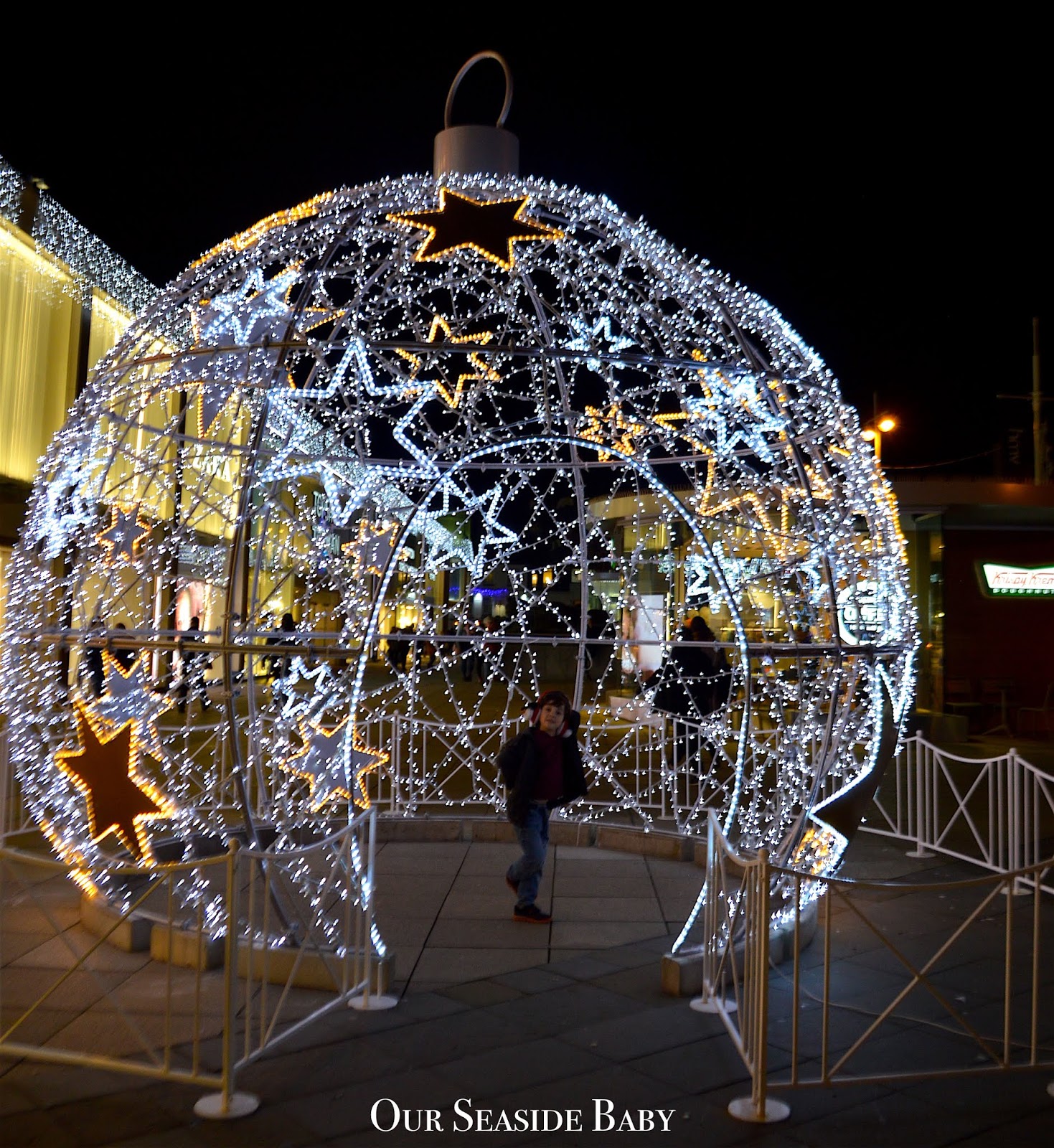 Wordless Wednesday - Giant Christmas Bauble 