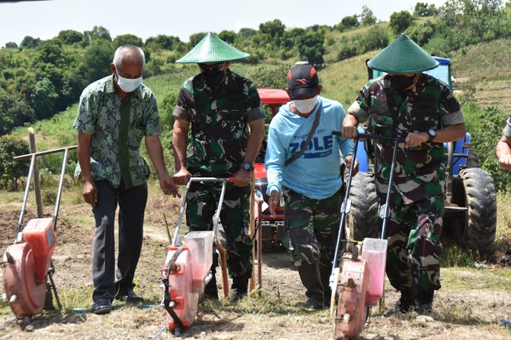  Pangdam XIV/Hasanuddin Bersama Ketua Persit KCK PD Dam XIV/Hsn, Didampingi Danrem 141/Tp, Kunker Pencanangan Food Estate 