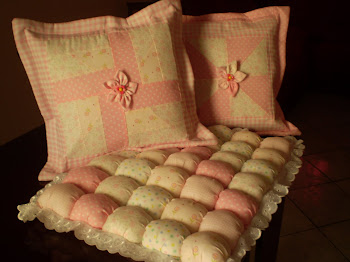 almofadas e trocador em patchwork