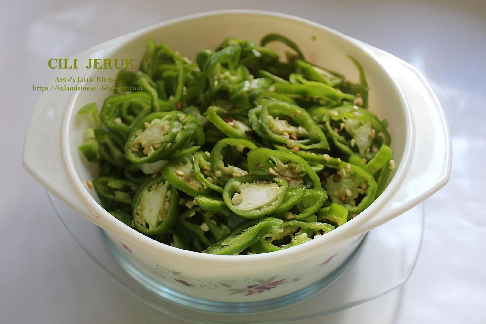 AMIE'S LITTLE KITCHEN: Mudahnya Membuat Cili Jeruk Rangup!
